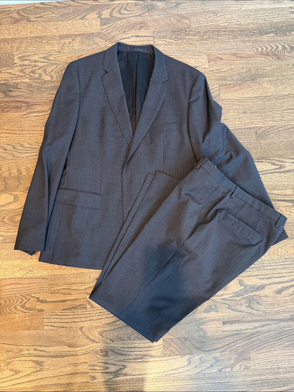 Hugo Boss Men's Charcoal Micro-Check Suit - Dark Gray | 42R | 33/33